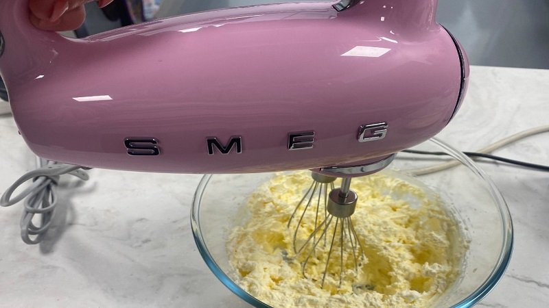 What Is a Hand Mixer